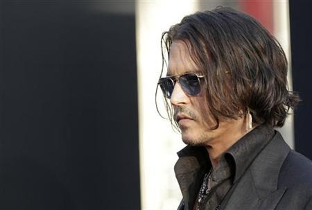 Depp, Burton bring light comedy to 'Dark Shadows'
