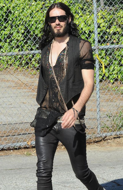 Tom Cruise cooks for Russell Brand