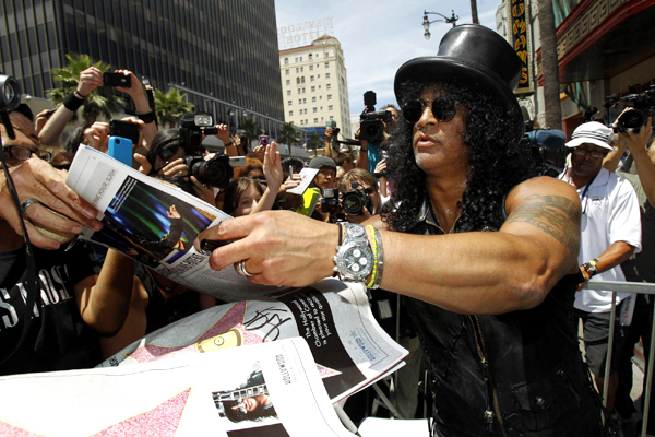 Slash' star unveiled on the Walk of Fame[2]|