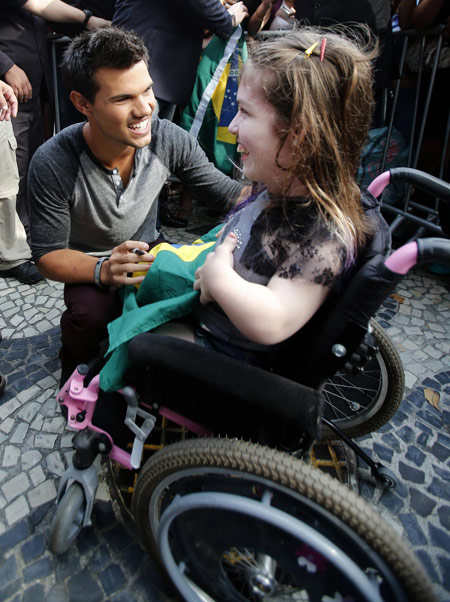 Taylor Lautner promotes 'Twilight Saga'