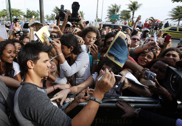 Taylor Lautner promotes 'Twilight Saga'