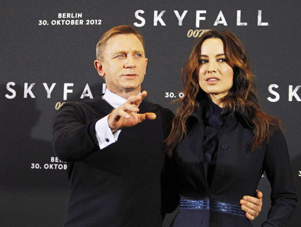 Daniel Craig promotes 'Skyfall' in Berlin