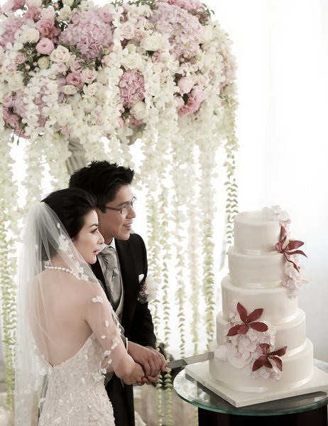 Diving queen Guo Jingjing weds HK tycoon's son