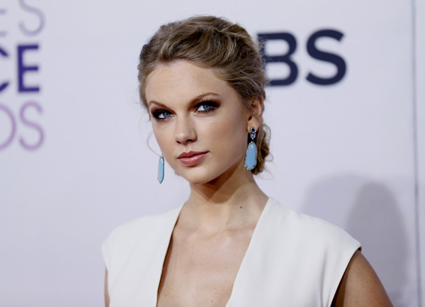 Taylor Swift, Heidi Klum arrive at the 2013 People's Choice Awards