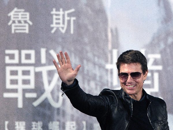 Cruise attends Oblivion premiere in Taipei