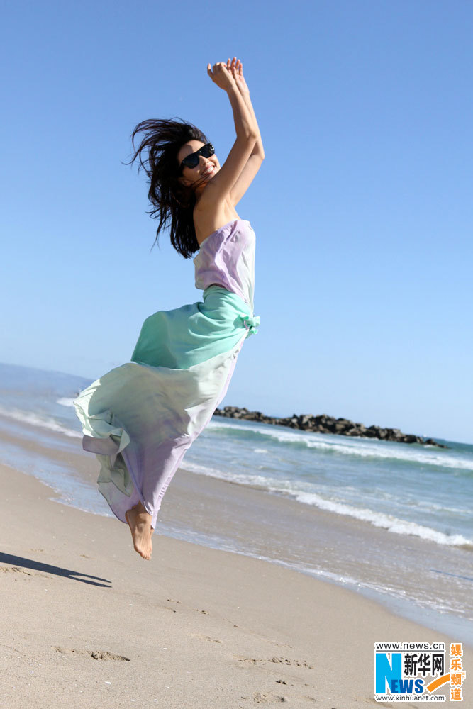 Gao Yuanyuan poses for photos in California