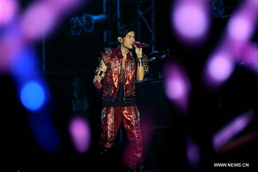 Singer Jay Chou holds concert in Tianjin