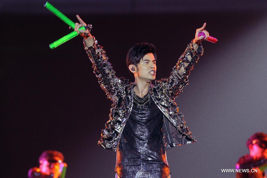 Singer Jay Chou holds concert in Tianjin