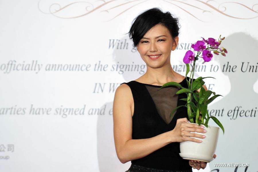 Sun Yanzi signs to Universal Music