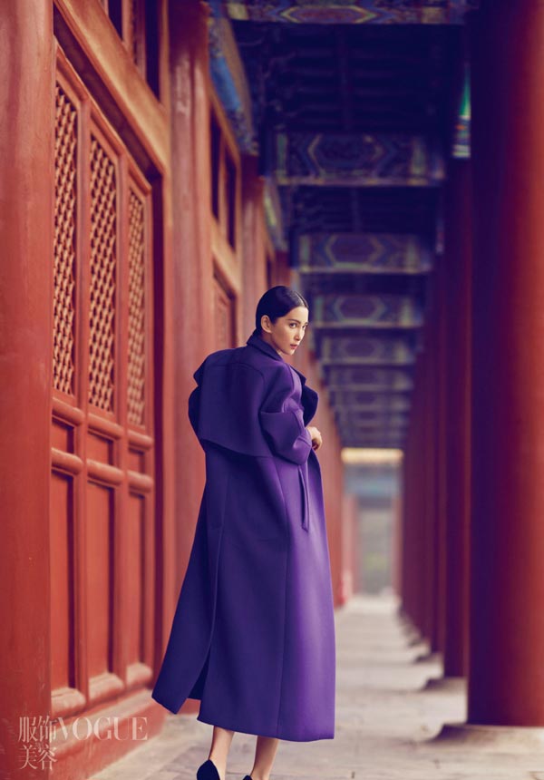 Li Bingbing graces cover of VOGUE