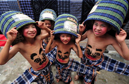 Traditional 'belly dance' in Guizhou