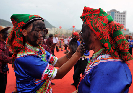 Yi people celebrate 'black face festival'