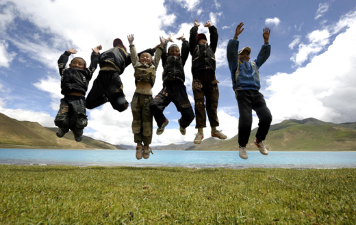 Charming Yamdrok Tso in Tibet