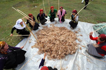 Photos illustrate Xinjiang White Paper on on Development and Progress