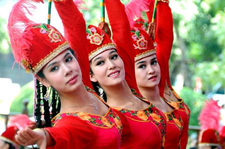 Photos illustrate culture and education development in Xinjiang
