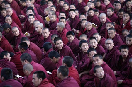 Buddhist lecture at Longwu monastery