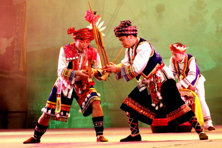 Ethnic Miao performers to go on stage in Beijing