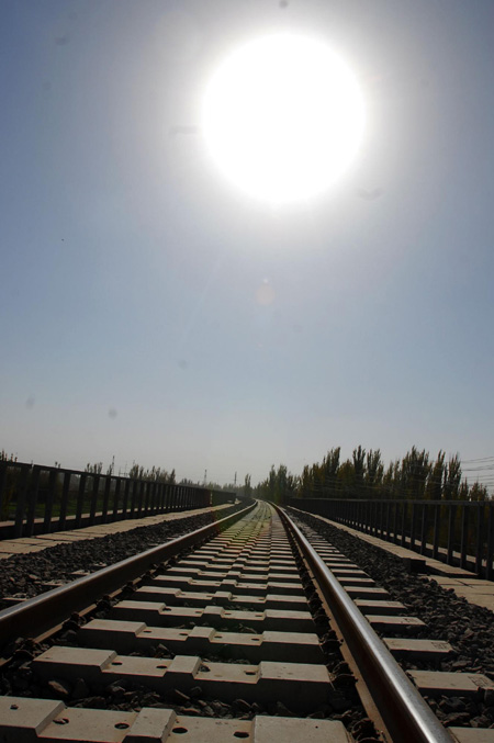 488km railway in Xinjiang to be put into use