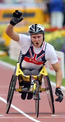 Britain's David Weir crosses the finish line to take the gold medal in the men's 1500 m wheelchair final at the European athletics championships in Gothenburg (Goteborg), August 11, 2006.
