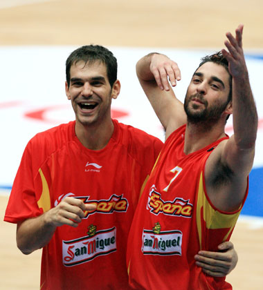 Spain's Jose Manuel Calderon (L) and team mate Juan Carlos Navarro celebrate their victory over Greece during their final game at the world basketball championships in Saitama, Japan, September 3, 2006.