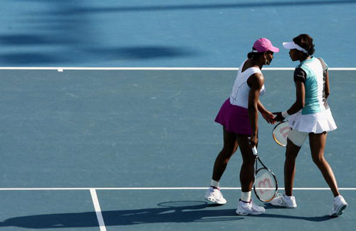 Zheng\/Yan dispatch Williams sisters to keep O