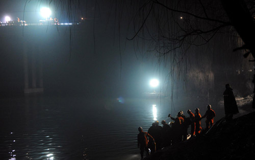 Rescue efforts under way after bus plunge in Henan