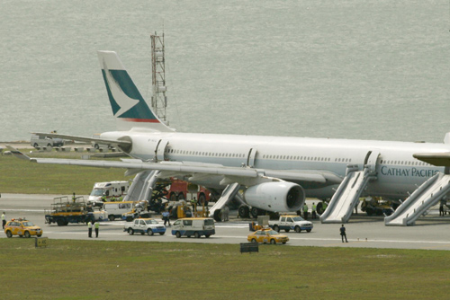 8 hurt in Cathay Pacific emergency landing