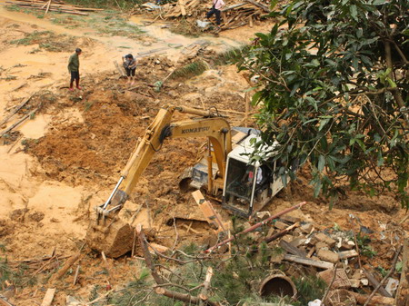 Landslides leave 30 dead in Guangxi