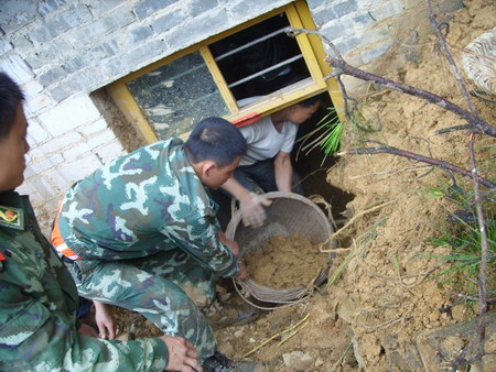 Landslides leave 30 dead in Guangxi