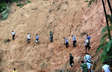 Rescue work continues in rainstorm-hit S China