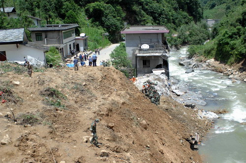 2 landslides leave 10 dead,44 missing in Shaanxi 