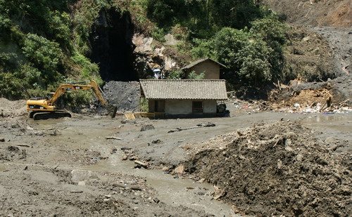 2 landslides leave 10 dead,44 missing in Shaanxi 