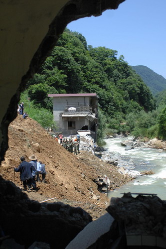 2 landslides leave 10 dead,44 missing in Shaanxi