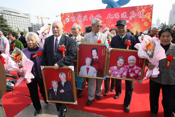 Golden couples celebrate festival