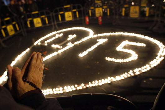 Thousands mourn fire victims in Shanghai