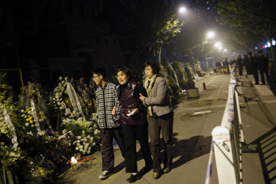 Thousands mourn fire victims in Shanghai