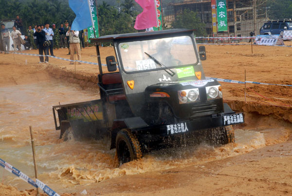 Tractor competitions in S China