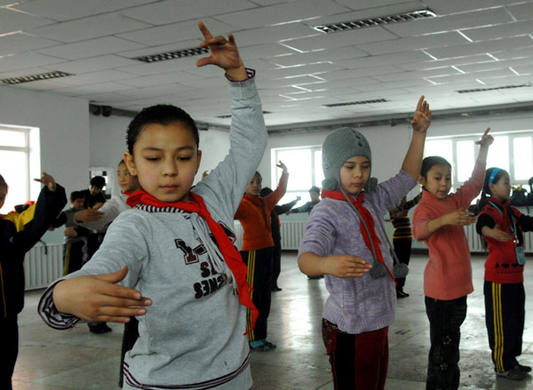 Free Latin dance class for kids in Xinjiang