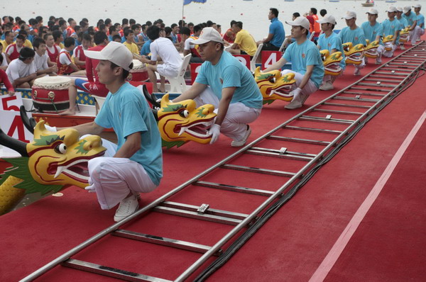 Chinese celebrate Dragon Boat Festival 