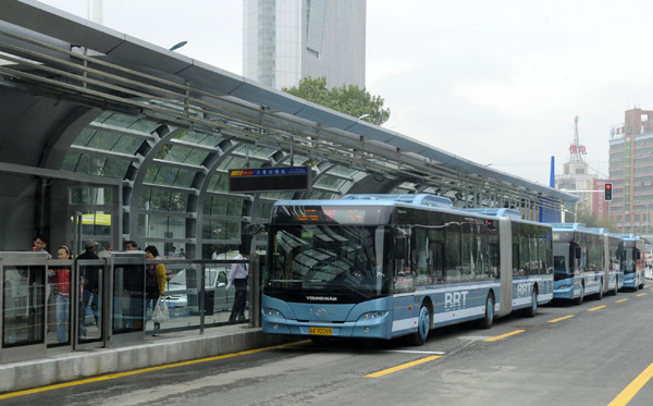 NW China's Xinjiang launches BRT bus service