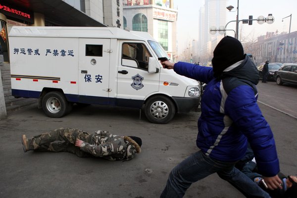 Police hold anti-robbery exercise in NE China