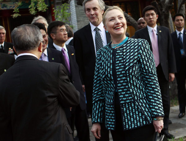 Clinton visits Wanshou Temple