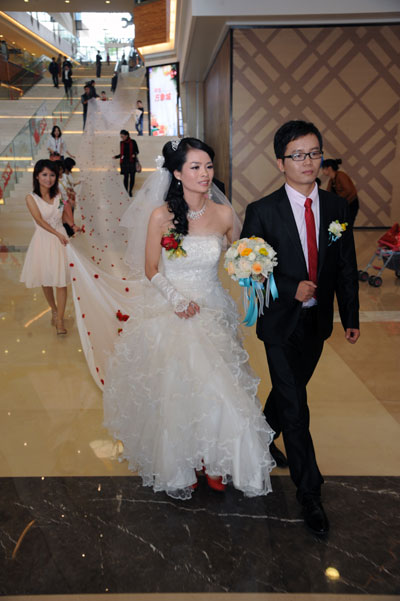 Nanning bride wears 520-meter wedding veil