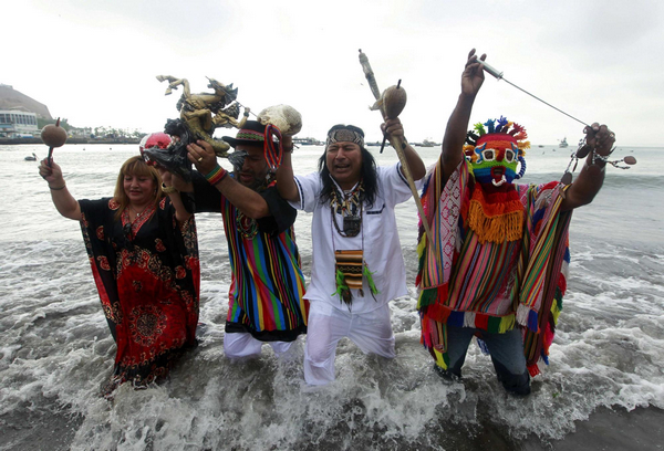 Peruvian shamans perform a ritual at a beach to prevent the end of the world, in Lima Dec 20, 2012. Mayan doomsday prophecy debunked