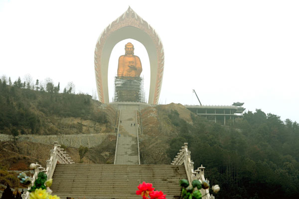 Tallest Buddha statue goes up in E China