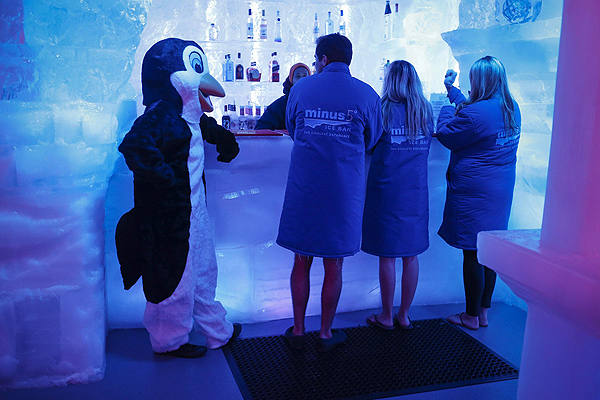 Cool down in an ice bar in NYC[4]|chinadaily.co
