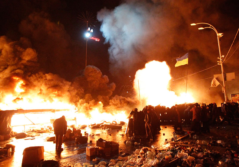 Riot police move in against Kiev protest camp