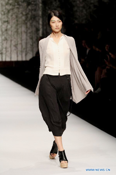Li Xiaoming's creation presented at Shanghai Fashion Week
