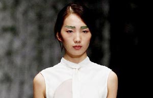 Lan Yu's creations presented at fashion show in Beijing