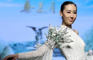 Cai Zhonghan's wedding dress show